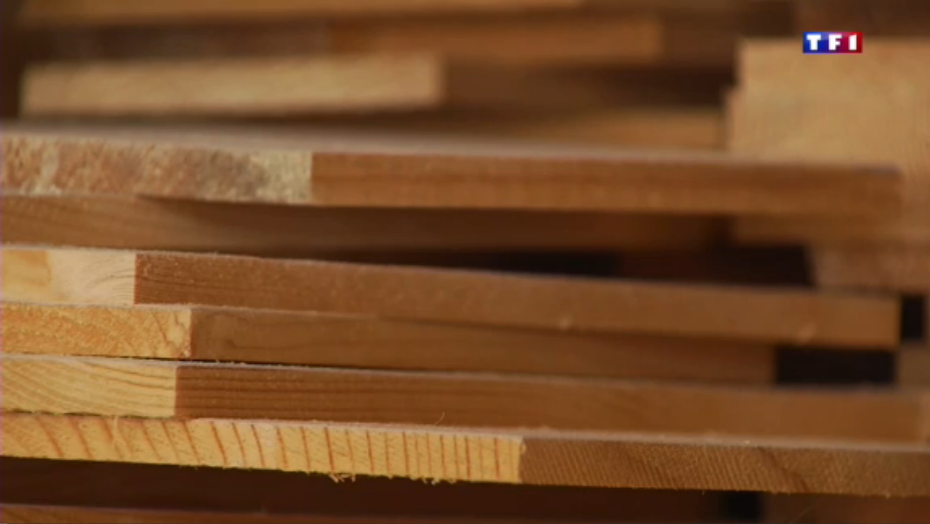 TF1  Jura (4-5) les layettes, l'art de tailler le bois d'épicéa 1